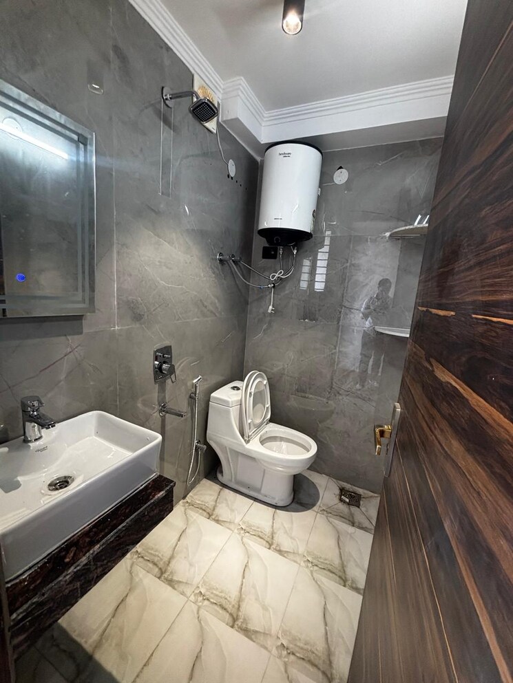 Bathroom, saket 3 Bedroom 1500 Sq.Ft. Builder Floor In Saket Delhi 9728056
