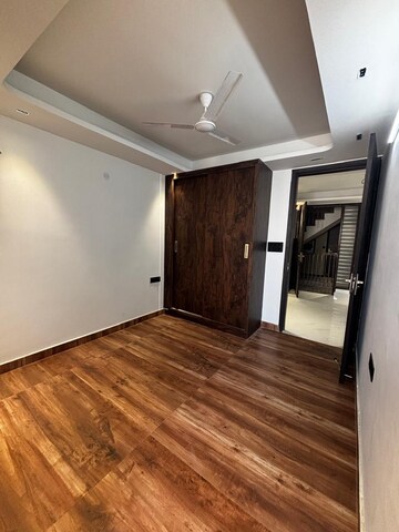 Room in 3 BHK Builder Floor at Saket – for Rent