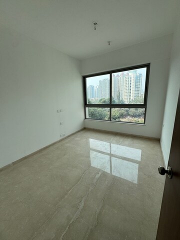 Room in 3 BHK Apartment at Kalpataru Immensa, Kolshet Road – for Rent