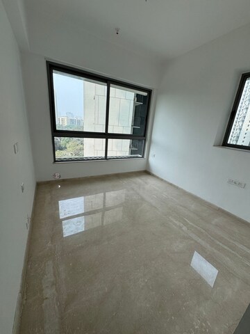 Room in 3 BHK Apartment at Kalpataru Immensa, Kolshet Road – for Rent