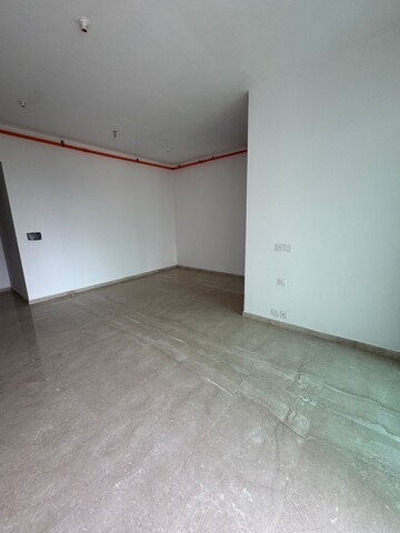 Room in 3 BHK Apartment at Kalpataru Immensa, Kolshet Road – for Rent