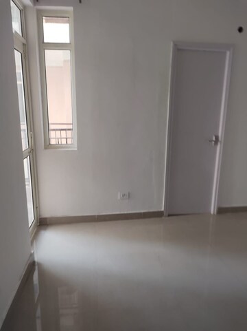 2 BHK Apartment For Rent in Pyramid Pride, Sector 76