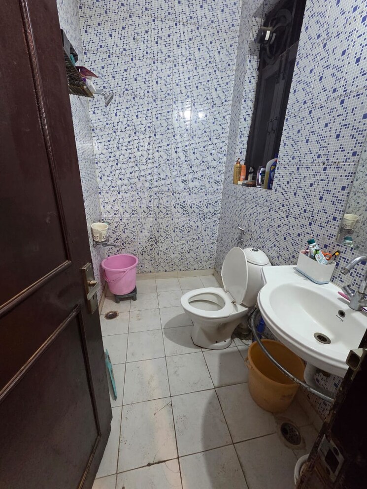 Bathroom, sector 56 3 Bedroom 215 Sq.Yd. Builder Floor In Sector 56 Gurgaon 9728171