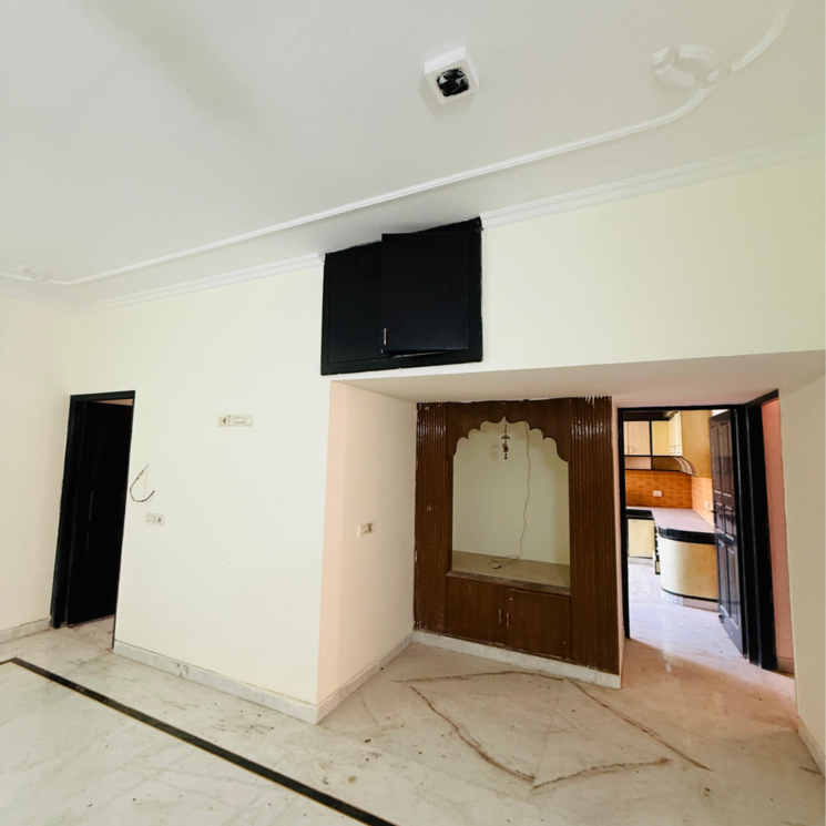 Room, sector 21 3 Bedroom 2000 Sq.Ft. Villa In Sector 21 Gurgaon 9728277