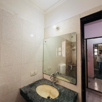 Bathroom in 3 BHK Villa at Sector 21 – for Rent