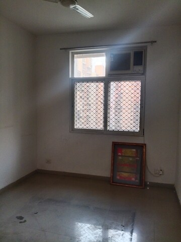 Room in 2 BHK Apartment at Mahagun Mywoods II, Sector 16c Greater Noida – for Rent