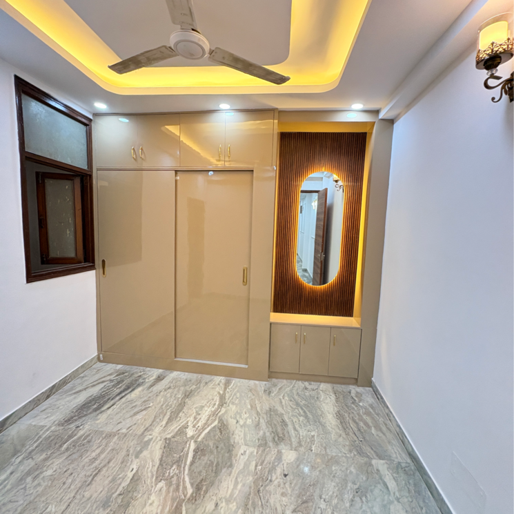 Room, khirki extension 3 Bedroom 100 Sq.Yd. Builder Floor In Khirki Extension Delhi 9728242