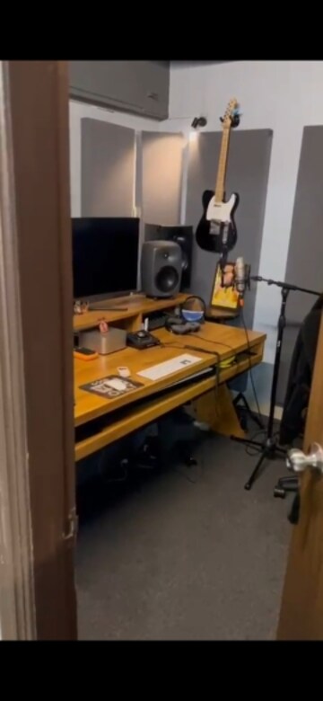 Room in 1.5 BHK Apartment at Sethia Sea View, Goregaon West – for Sale