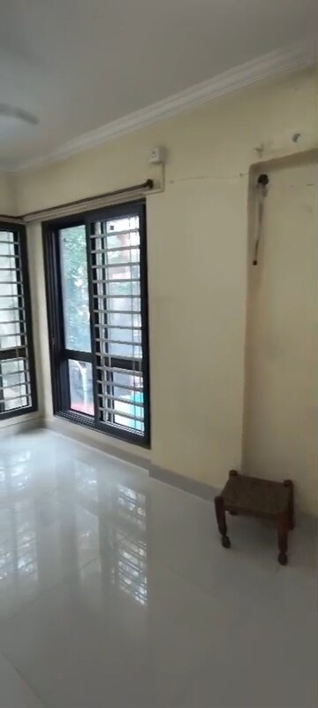 Room in 1 BHK Apartment at Narayan Niwas Vile Parle East, Vile Parle East – for Rent