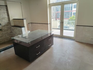 Bedroom in 6+ BHK Villa at Sector 44 – for Rent