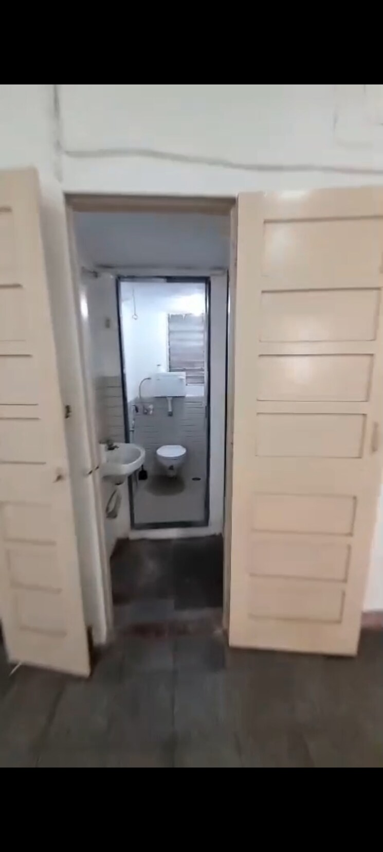 Bathroom, govind-nagar-chs-vile-parle 1 Bedroom 500 Sq.Ft. Apartment In Vile Parle East Mumbai 9728323