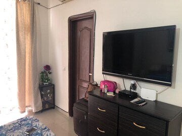 Furnished Amenities in 3 BHK Apartment at Omaxe R2, Gomti Nagar – for Rent