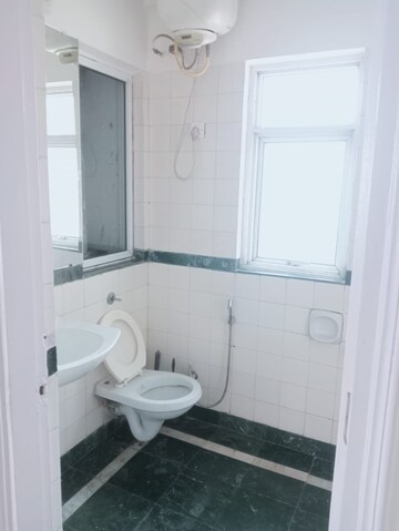 Attached Bathroom in 2 BHK Apartment at DLF Regency Park I, Dlf Phase iv – for Rent