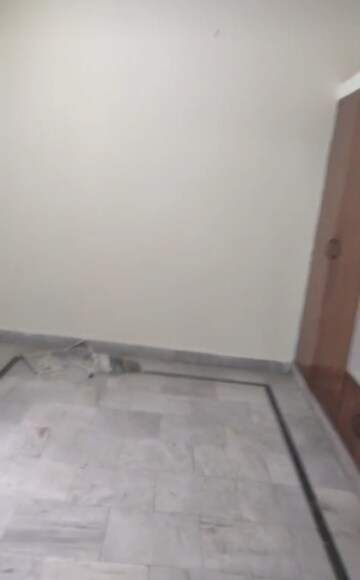 Room in 2 BHK Builder Floor at Sector 27 – for Rent