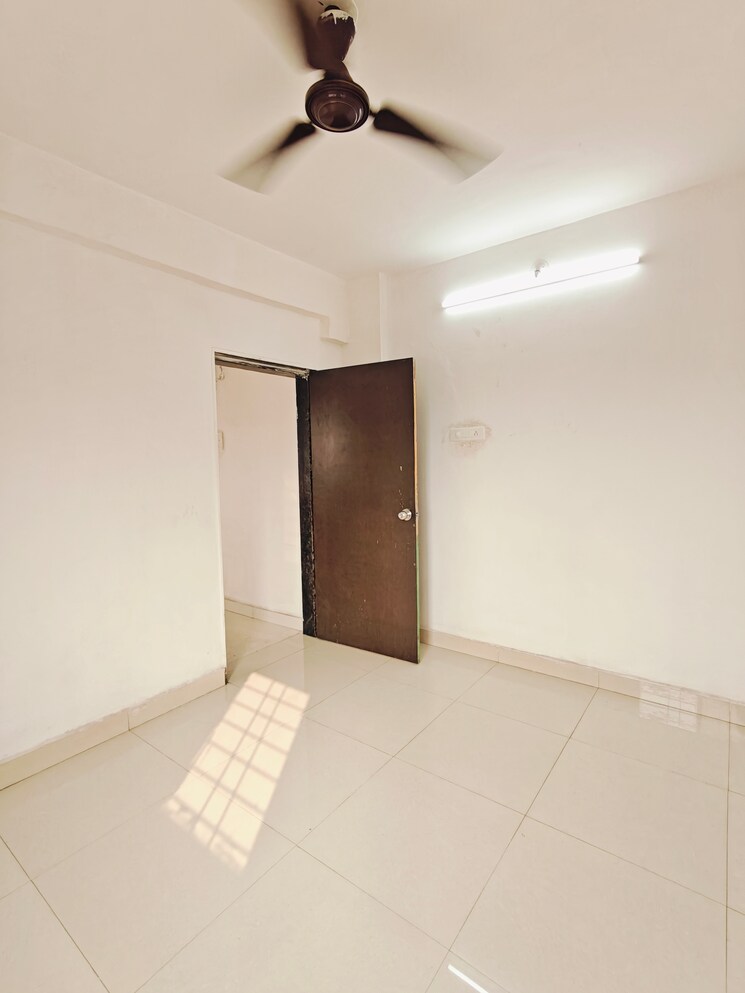 Room, madhuban-satin-brick 1 Bedroom 560 Sq.Ft. Apartment In Kharadi Pune 9728390