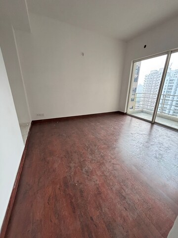 Room in 3.5 BHK Apartment at Paras Tierea, Sector 137 – for Sale