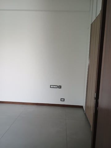 Room in 3.5 BHK Builder Floor at Unitech Nirvana Country Cedar Crest, Sector 50 – for Sale