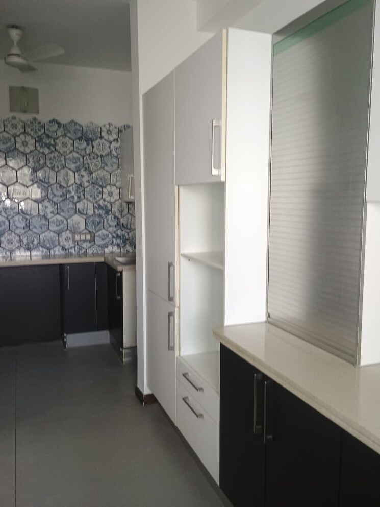 Bathroom, unitech-nirvana-country-cedar-crest 3.5 Bedroom 360 Sq.Yd. Builder Floor In Sector 50 Gurgaon 9728460