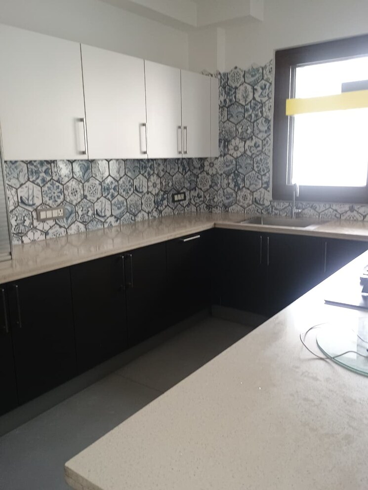 Kitchen, unitech-nirvana-country-cedar-crest 3.5 Bedroom 360 Sq.Yd. Builder Floor In Sector 50 Gurgaon 9728460