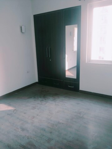 Room in 3.5 BHK Apartment at Conscient Heritage One, Sector 62 – for Rent