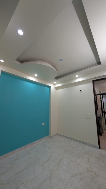 Room in 3 BHK Builder Floor at Shakti Khand – for Rent