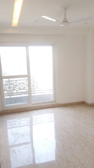 Room in 3 BHK Apartment at Saket – for Rent