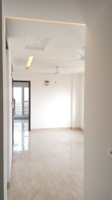 Room in 3 BHK Apartment at Saket – for Rent