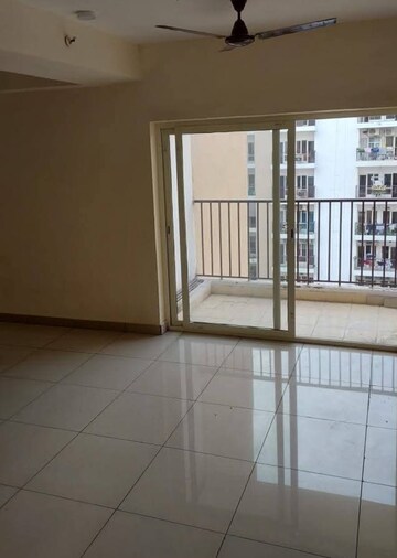 Room in 3 BHK Apartment at Panchsheel Greens II, Sector 16 Greater Noida – for Rent