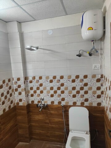 Bathroom in 1 RK Builder Floor at Sector 44 – for Rent