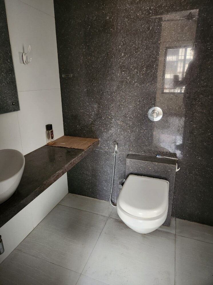 Bathroom, lalani-grandeur 2 Bedroom 651 Sq.Ft. Apartment In Goregaon East Mumbai 9728559