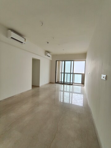 Room in 3 BHK Apartment at Piramal Aranya Arav, Byculla – for Rent