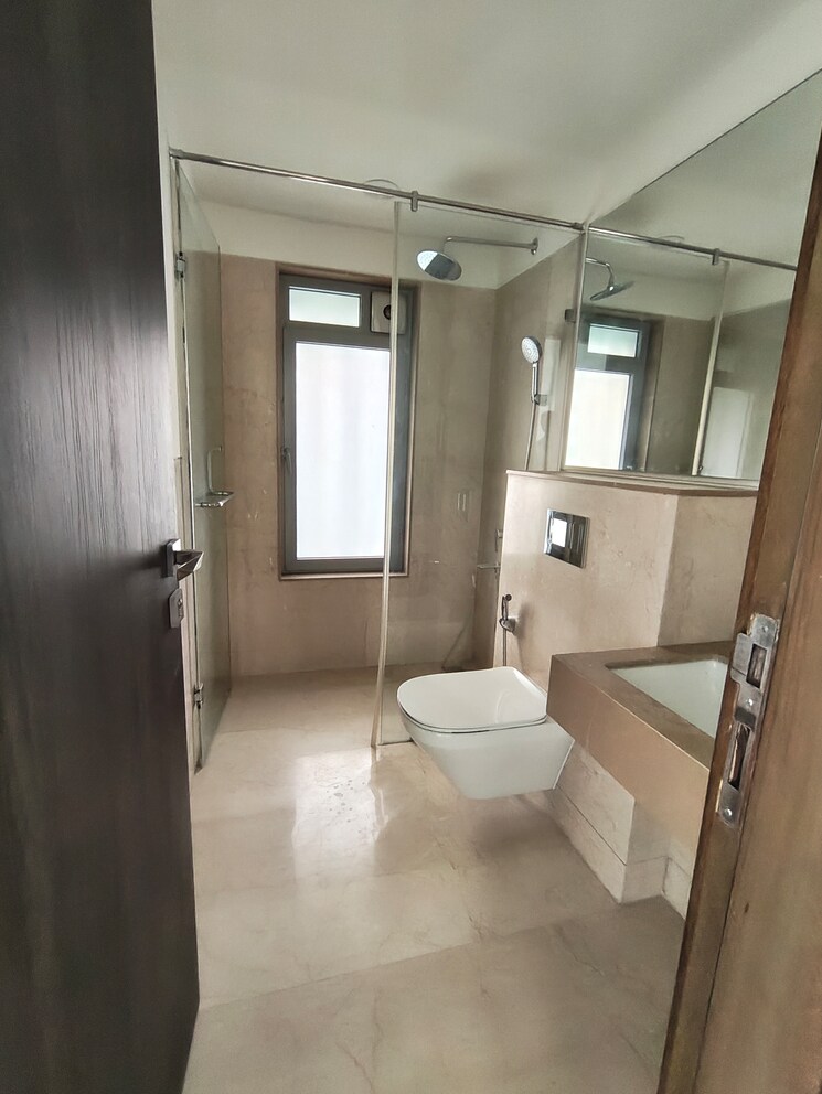 Bathroom, piramal-aranya-arav 3 Bedroom 1011 Sq.Ft. Apartment In Byculla Mumbai 9728576