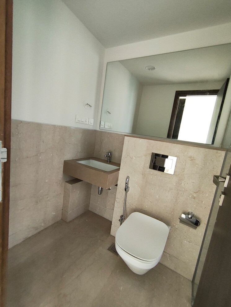 Bathroom, piramal-aranya-arav 3 Bedroom 1011 Sq.Ft. Apartment In Byculla Mumbai 9728576