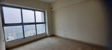 Room in 5 BHK Apartment at Sheth 72 West, Andheri West – for Sale