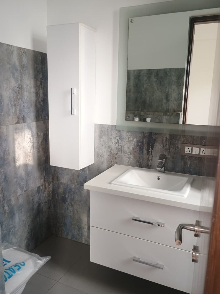 Kitchen, unitech-nirvana-country-cedar-crest 3.5 Bedroom 360 Sq.Yd. Builder Floor In Sector 50 Gurgaon 9728636