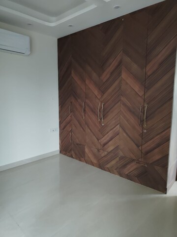 Room in 2 BHK Builder Floor at Sector 31 – for Rent