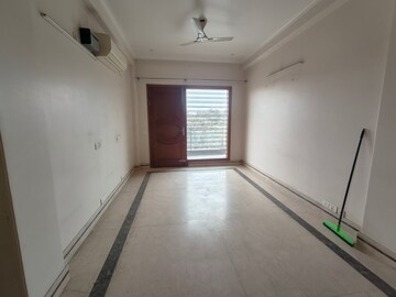 Room in 3 BHK Apartment at Ardee City, Sector 52 – for Rent