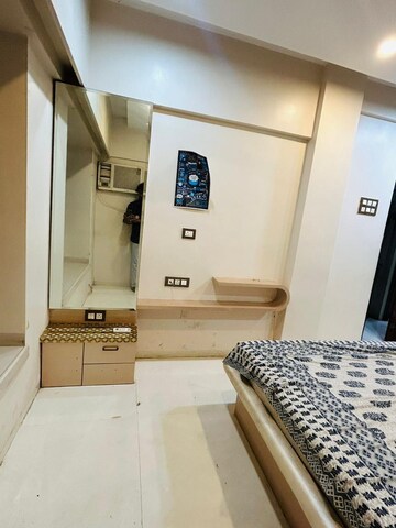 Master Bedroom in 2 BHK Apartment at Kamlesh Apartment, Andheri East – for Rent