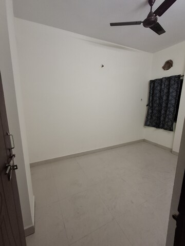 Room in 2 BHK Apartment at New Manish Nagar – for Rent