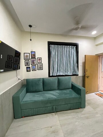1 BHK Apartment For Rent in Khar West
