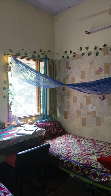 Room in  Pg at Vibhuti Khand – for Rent