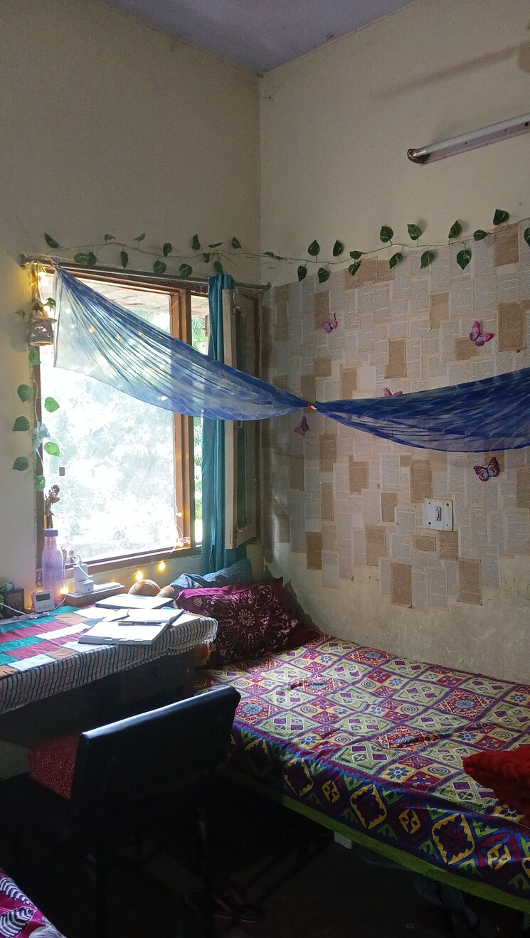 Room, vibhuti khand Pg For Girls In Vibhuti Khand 9728794