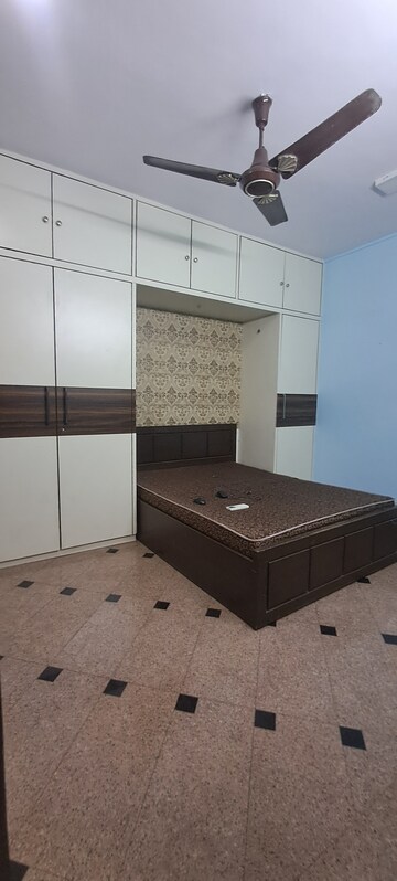 Bedroom in 2 BHK Apartment at Akshardham CHS, Malad West – for Rent