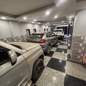 Parking in 3 BHK Builder Floor at Vikas Puri – for Sale