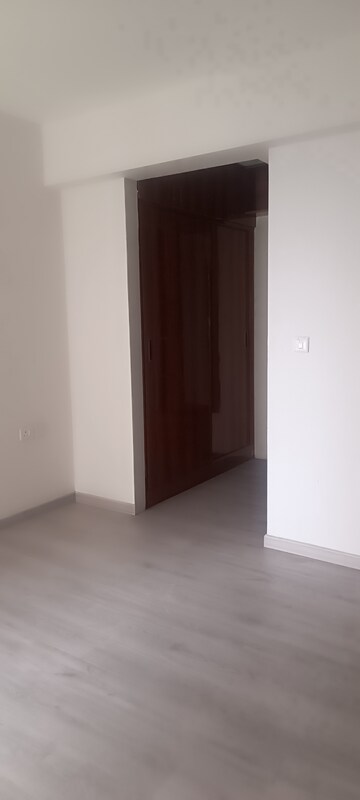 Room in 3 BHK Apartment at Hero Homes Gurgaon, Sector 104 – for Rent