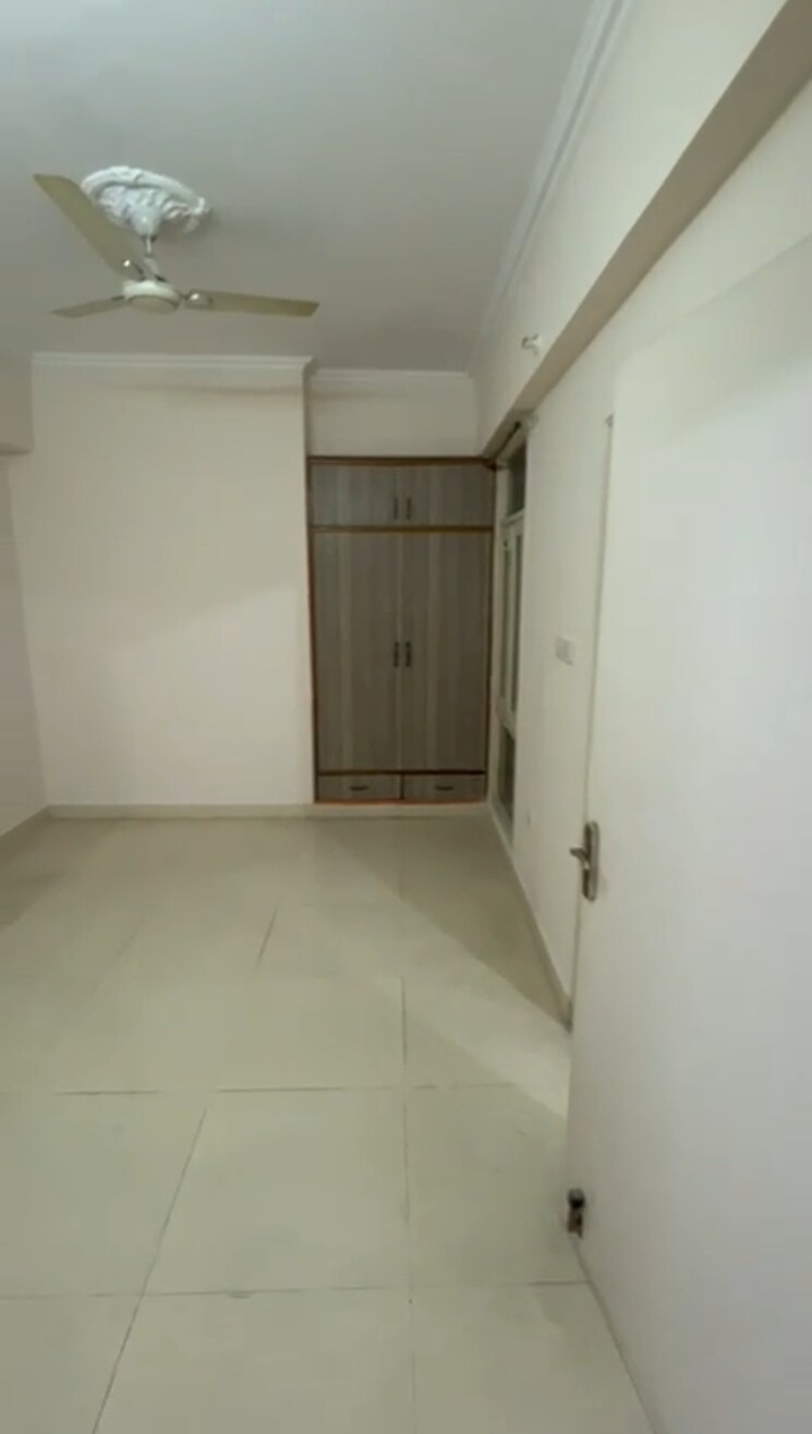 Room, gomti nagar 3 Bedroom 1750 Sq.Ft. Apartment In Gomti Nagar Lucknow 9728944