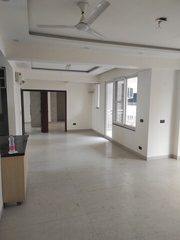 Living Room in 3.5 BHK Builder Floor at Sector 52 – for Rent