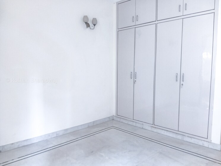 Room, sarvodaya enclave 4 Bedroom 4500 Sq.Ft. Builder Floor In Sarvodaya Enclave Delhi 9728954