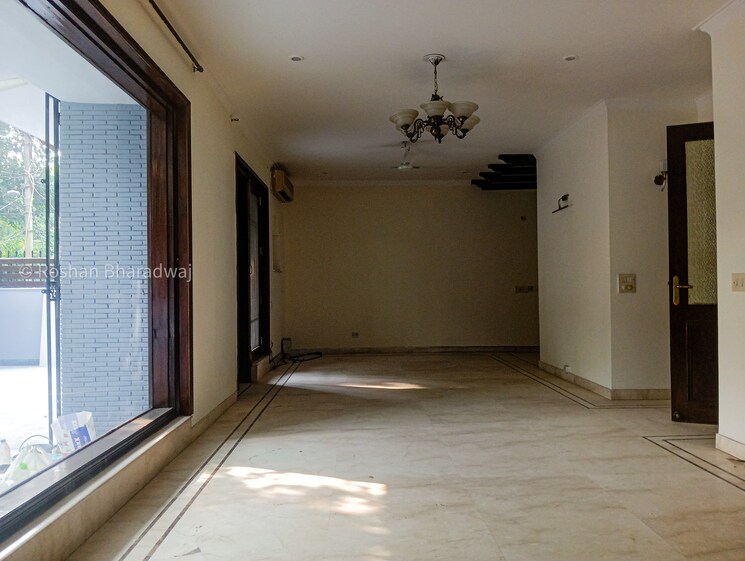 Room, sarvodaya enclave 4 Bedroom 4500 Sq.Ft. Builder Floor In Sarvodaya Enclave Delhi 9728954