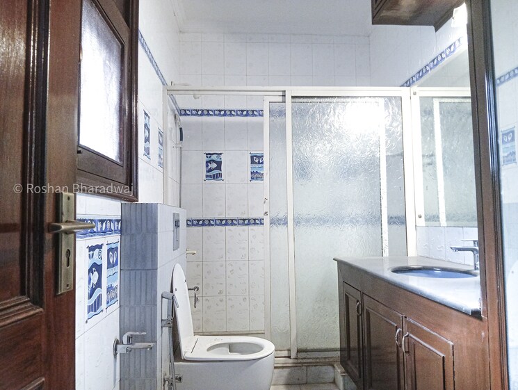 Kitchen, sarvodaya enclave 4 Bedroom 4500 Sq.Ft. Builder Floor In Sarvodaya Enclave Delhi 9728954